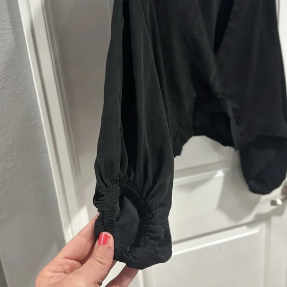 Silence + Noise Balloon Sleeve Deep Plunge Neck Top - Picture 3 of 8